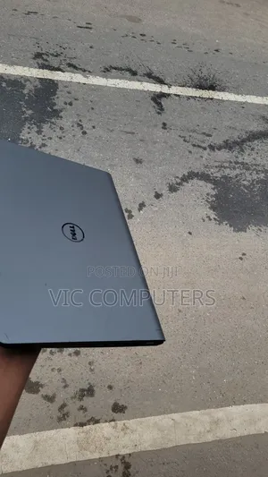 Laptop Dell Latitude 3550 8GB Intel Core i5 HDD+SSD 500GB