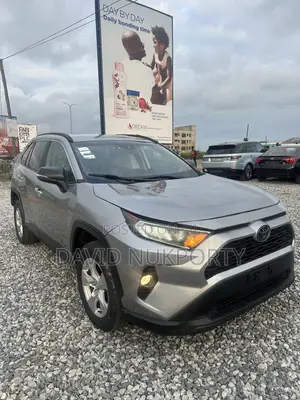 Toyota RAV4 2021 Silver