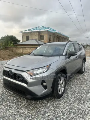Toyota RAV4 2021 Silver