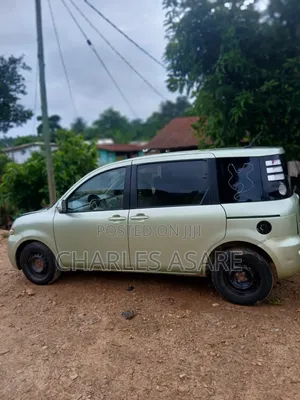 Toyota Sienta 2013 Green