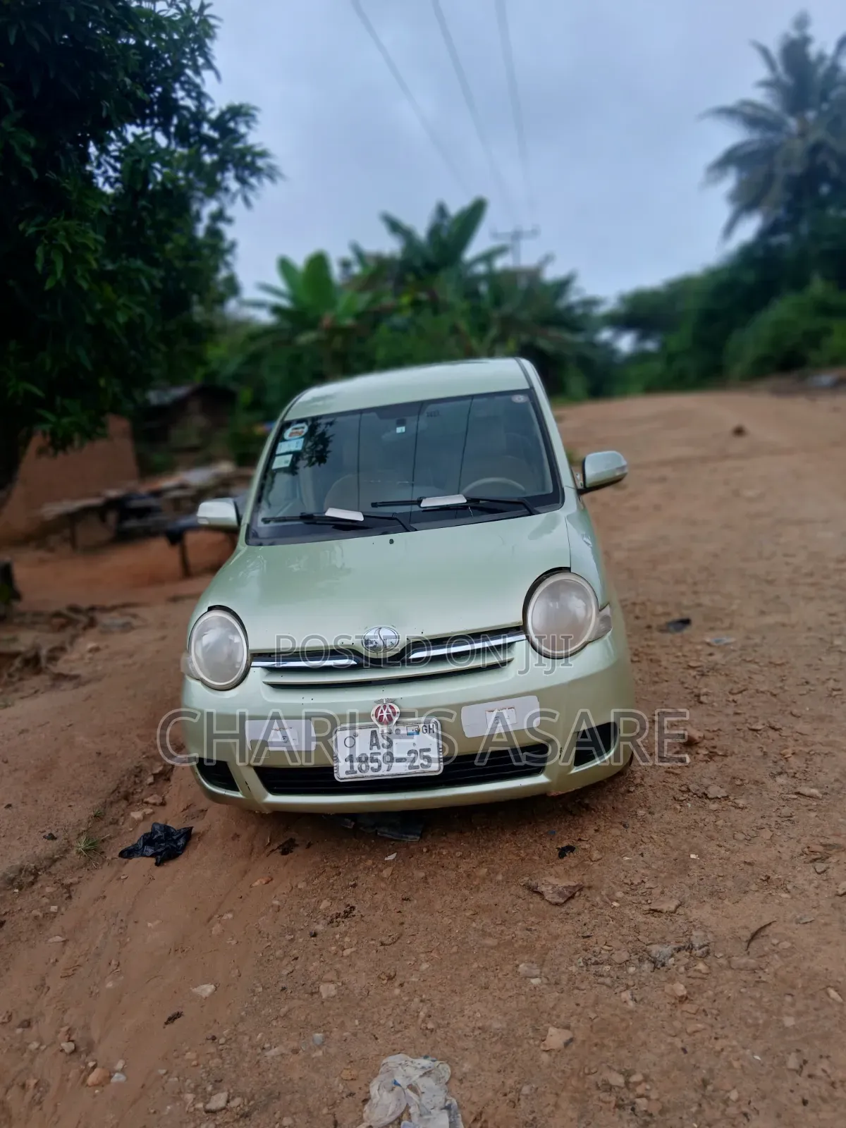 Toyota Sienta 2013 Green
