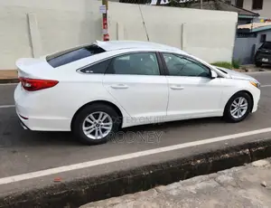 Hyundai Sonata SE 4dr Sedan (2.4L 4cyl 6A) 2015 White