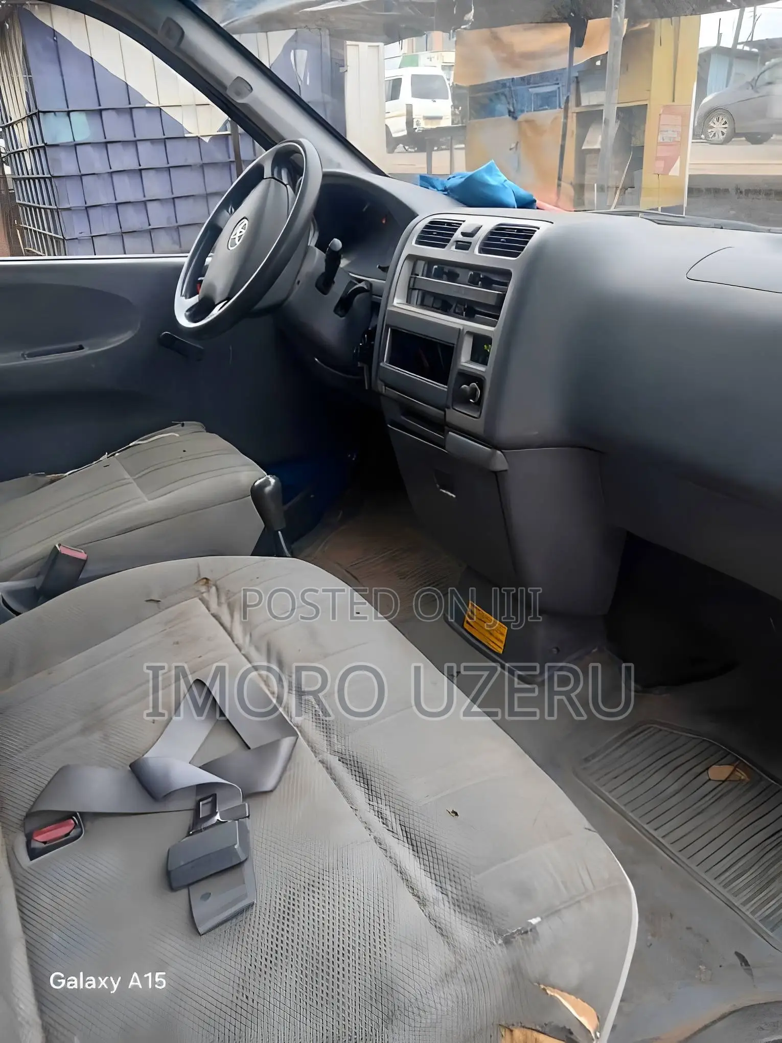 Toyota HiAce 2013 Blue