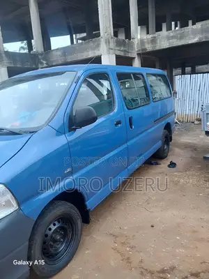 Toyota HiAce 2013 Blue