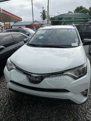 Toyota RAV4 LE 4dr SUV AWD (2.5L 4cyl 6A) 2018 White