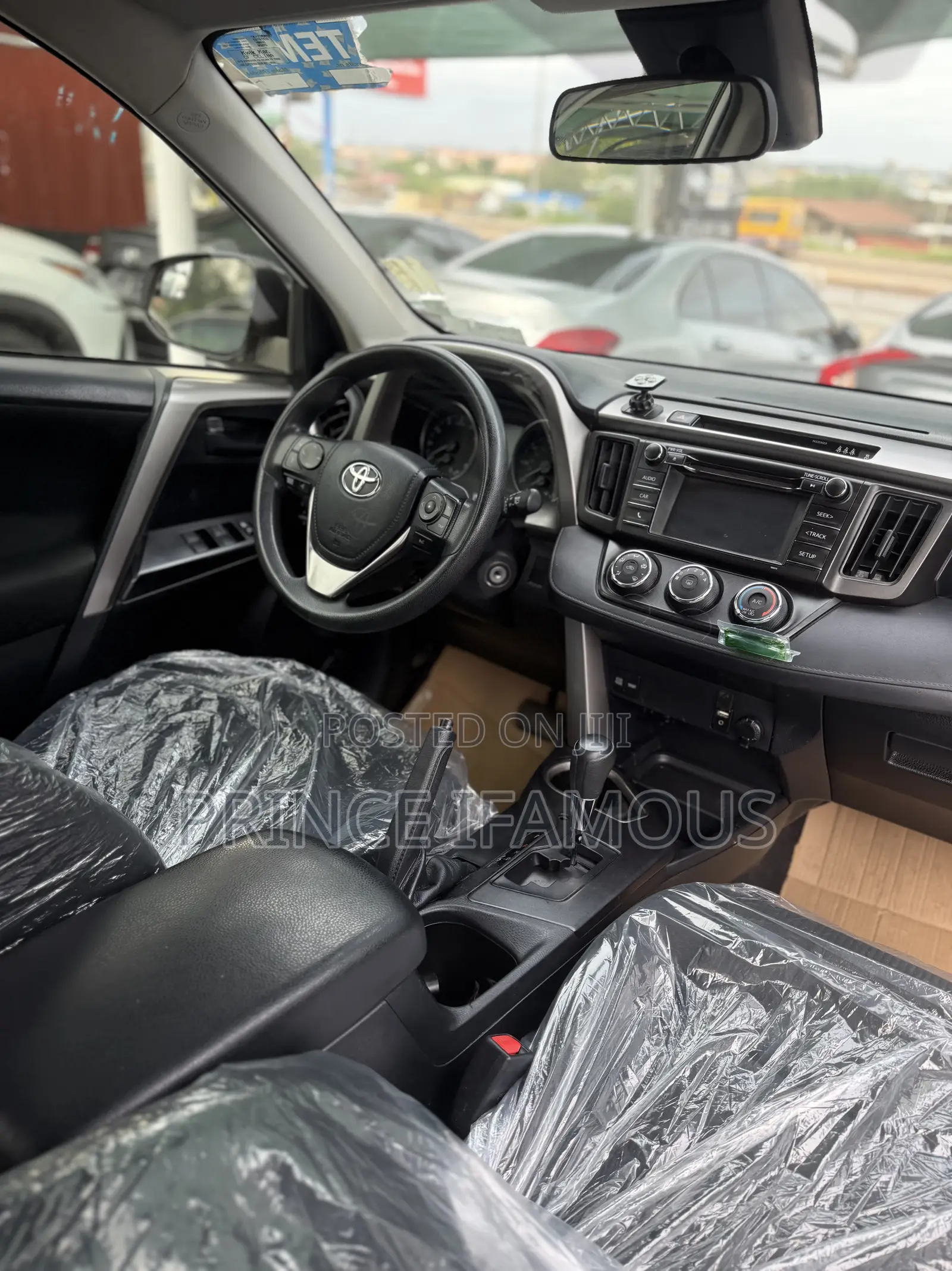 Toyota RAV4 LE 4dr SUV AWD (2.5L 4cyl 6A) 2018 White