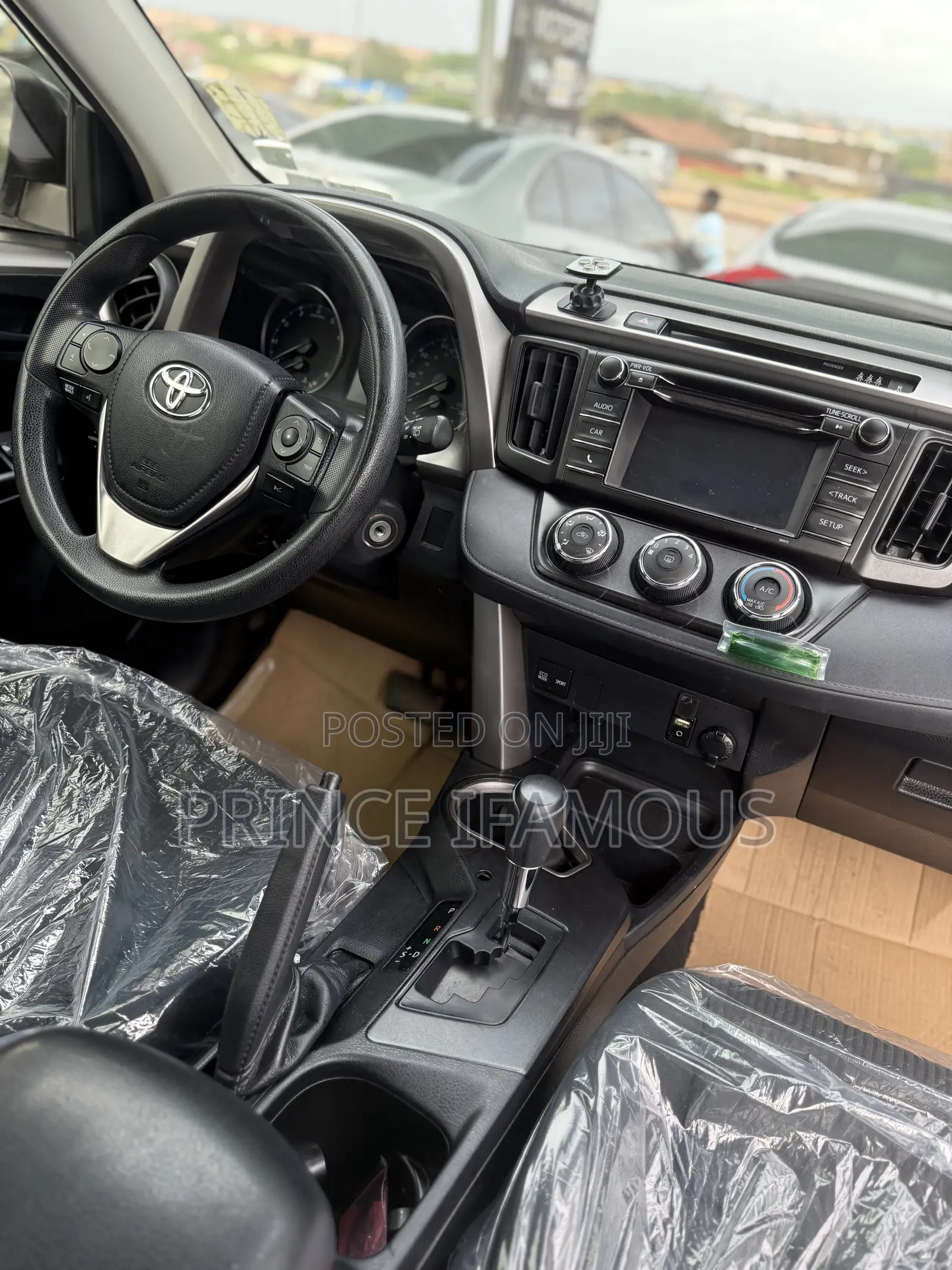 Toyota RAV4 LE 4dr SUV AWD (2.5L 4cyl 6A) 2018 White