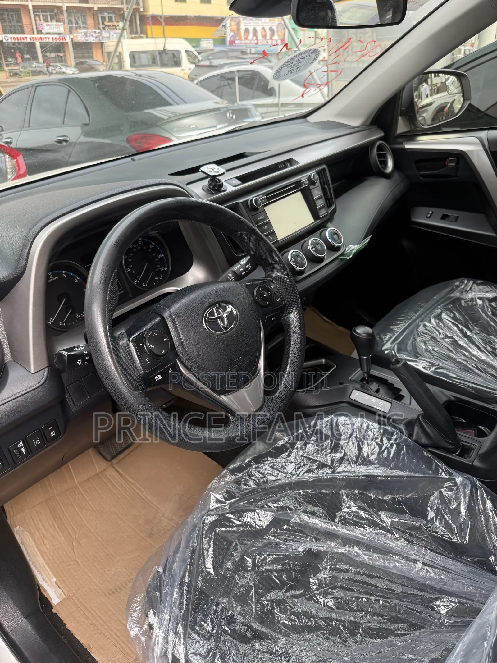 Toyota RAV4 LE 4dr SUV AWD (2.5L 4cyl 6A) 2018 White