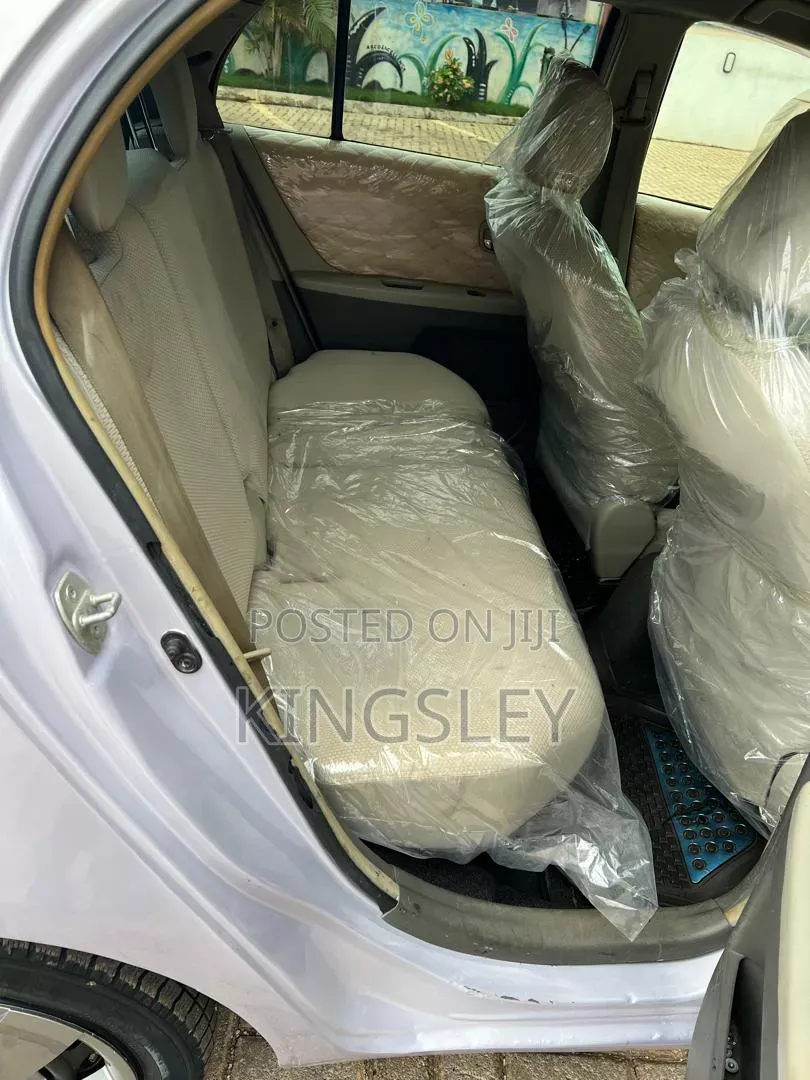 Toyota Vitz 2010 Silver