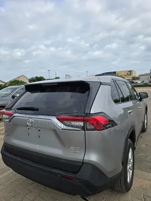 Toyota RAV4 2021 Silver