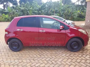 Toyota Vitz 2011 Red