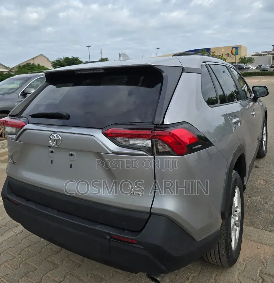 Toyota RAV4 2021 Gray