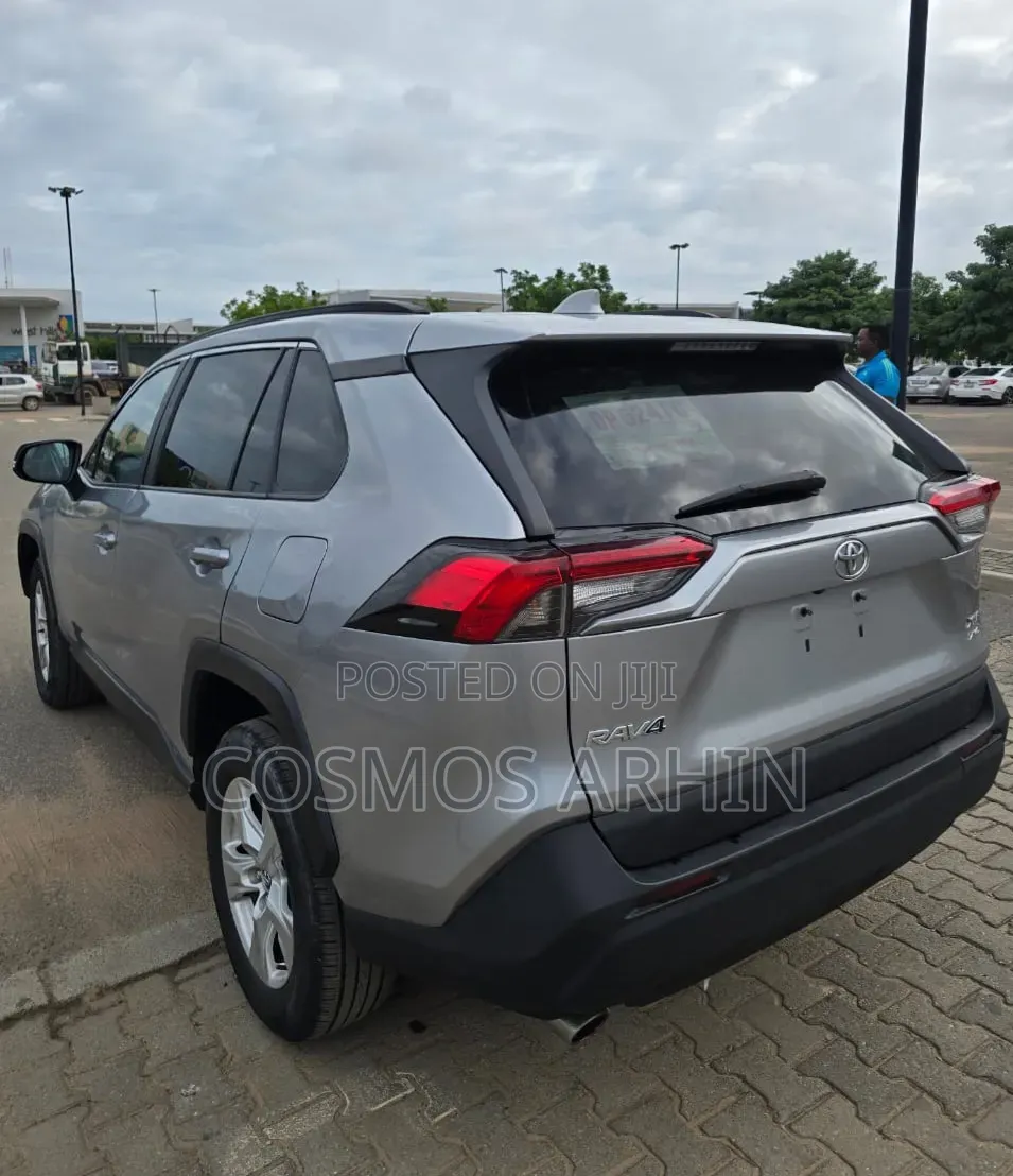 Toyota RAV4 2021 Gray