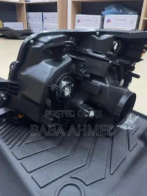 Toyota Voxy Headlight 2011/12/13