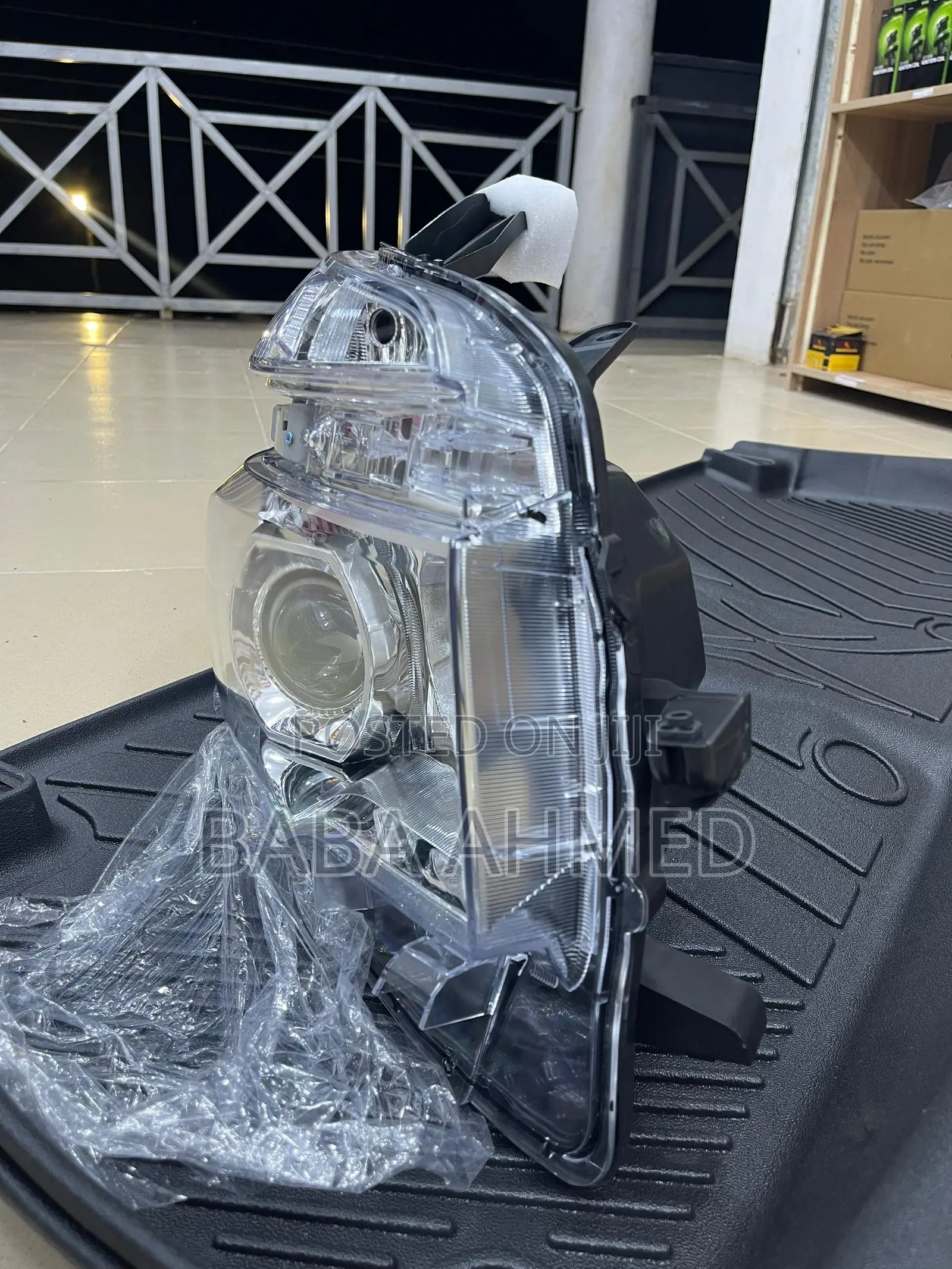 Toyota Voxy Headlight 2011/12/13