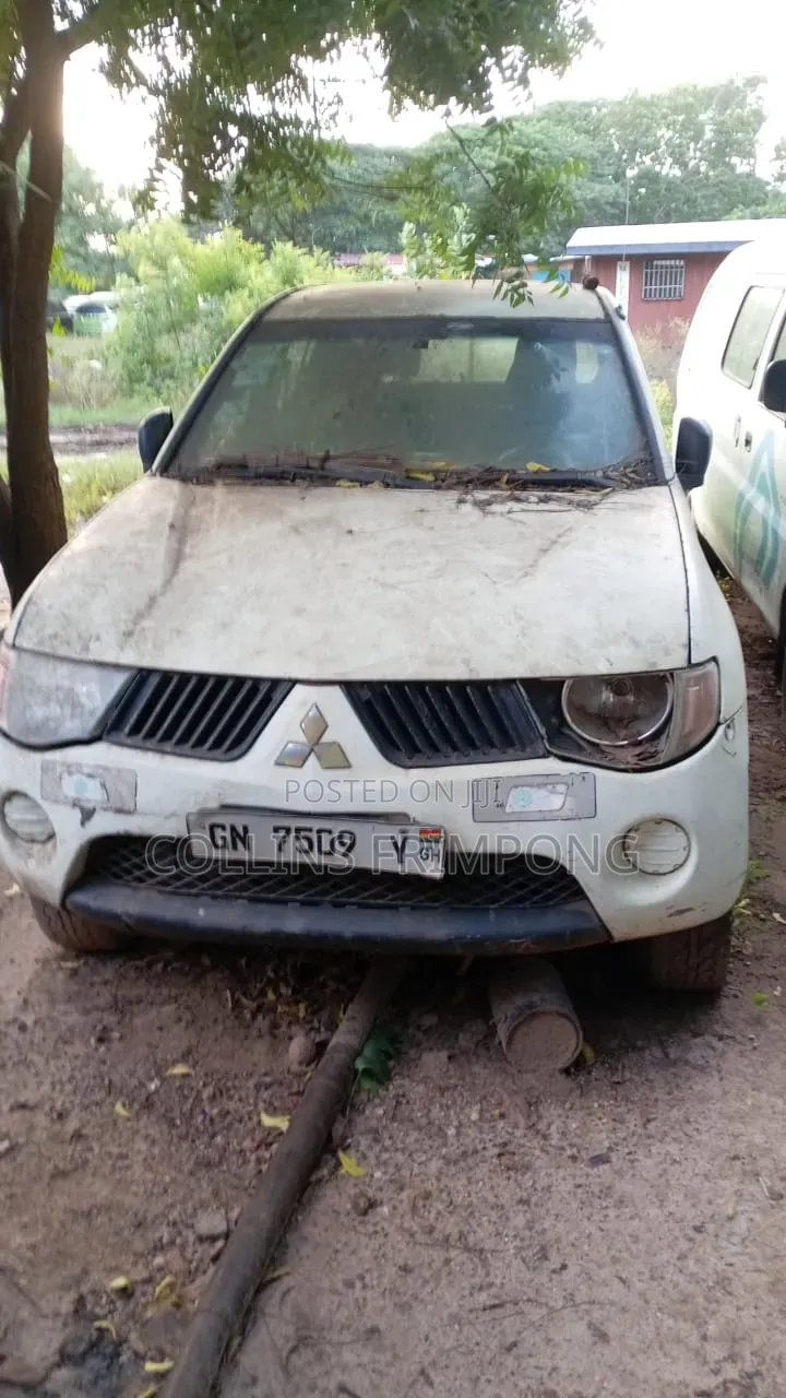 Mitsubishi L200 2005 White