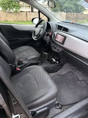 Toyota Vitz 1.3 FWD 5dr 2012 Black