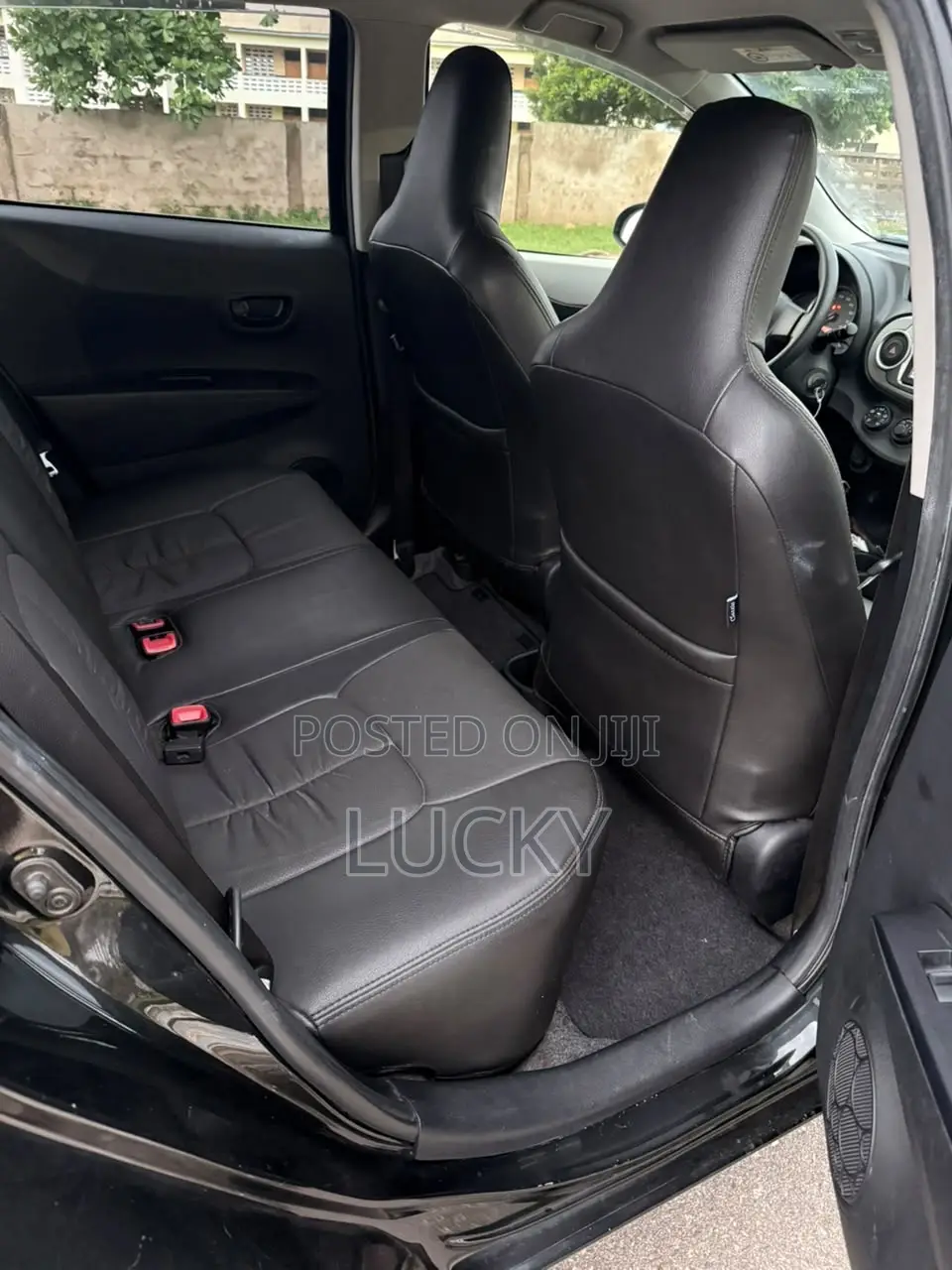 Toyota Vitz 1.3 FWD 5dr 2012 Black