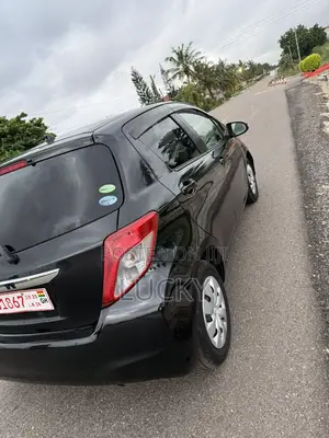 Toyota Vitz 1.3 FWD 5dr 2012 Black
