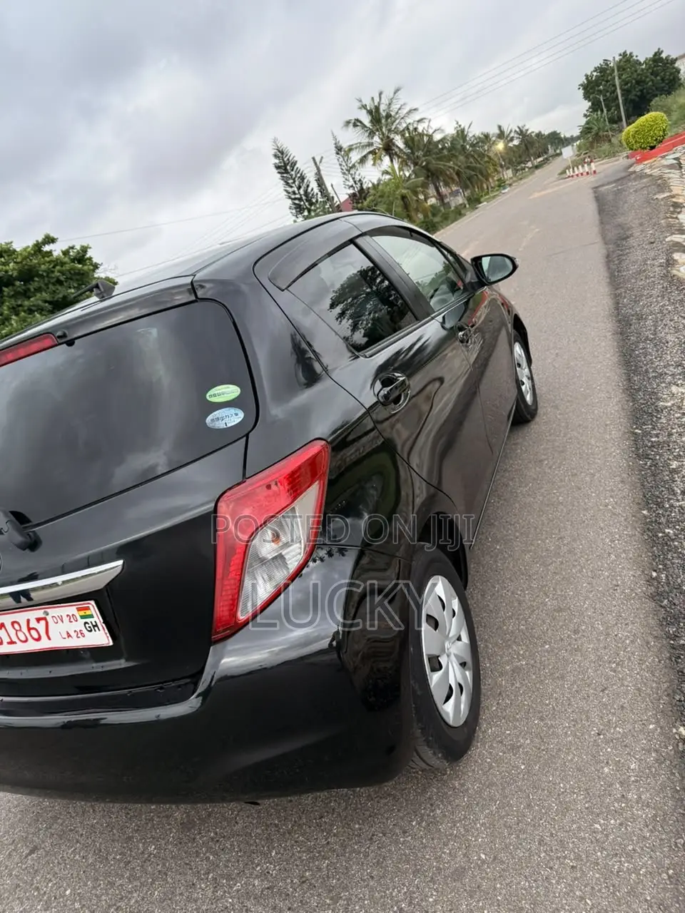 Toyota Vitz 1.3 FWD 5dr 2012 Black