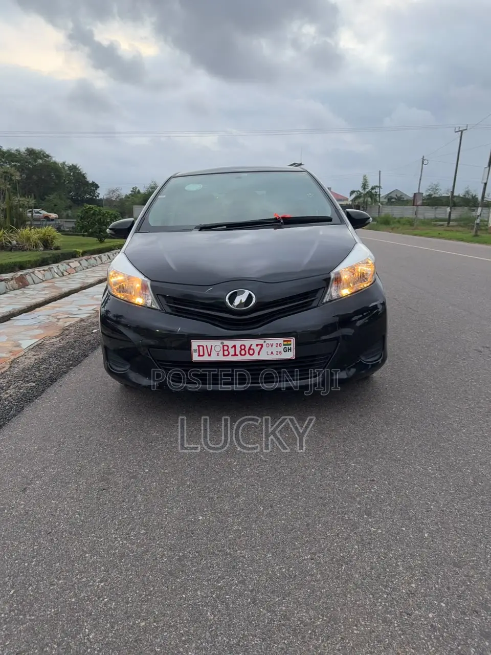 Toyota Vitz 1.3 FWD 5dr 2012 Black