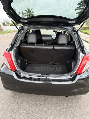 Toyota Vitz 1.3 FWD 5dr 2012 Black