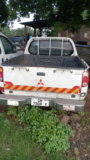 Mitsubishi L200 2005 White