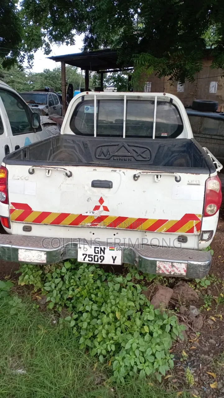 Mitsubishi L200 2005 White