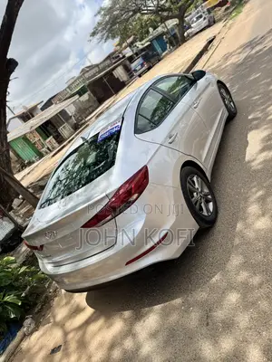 Hyundai Elantra SEL 2018 Silver