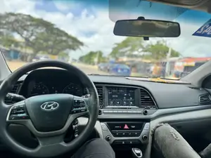 Hyundai Elantra SEL 2018 Silver