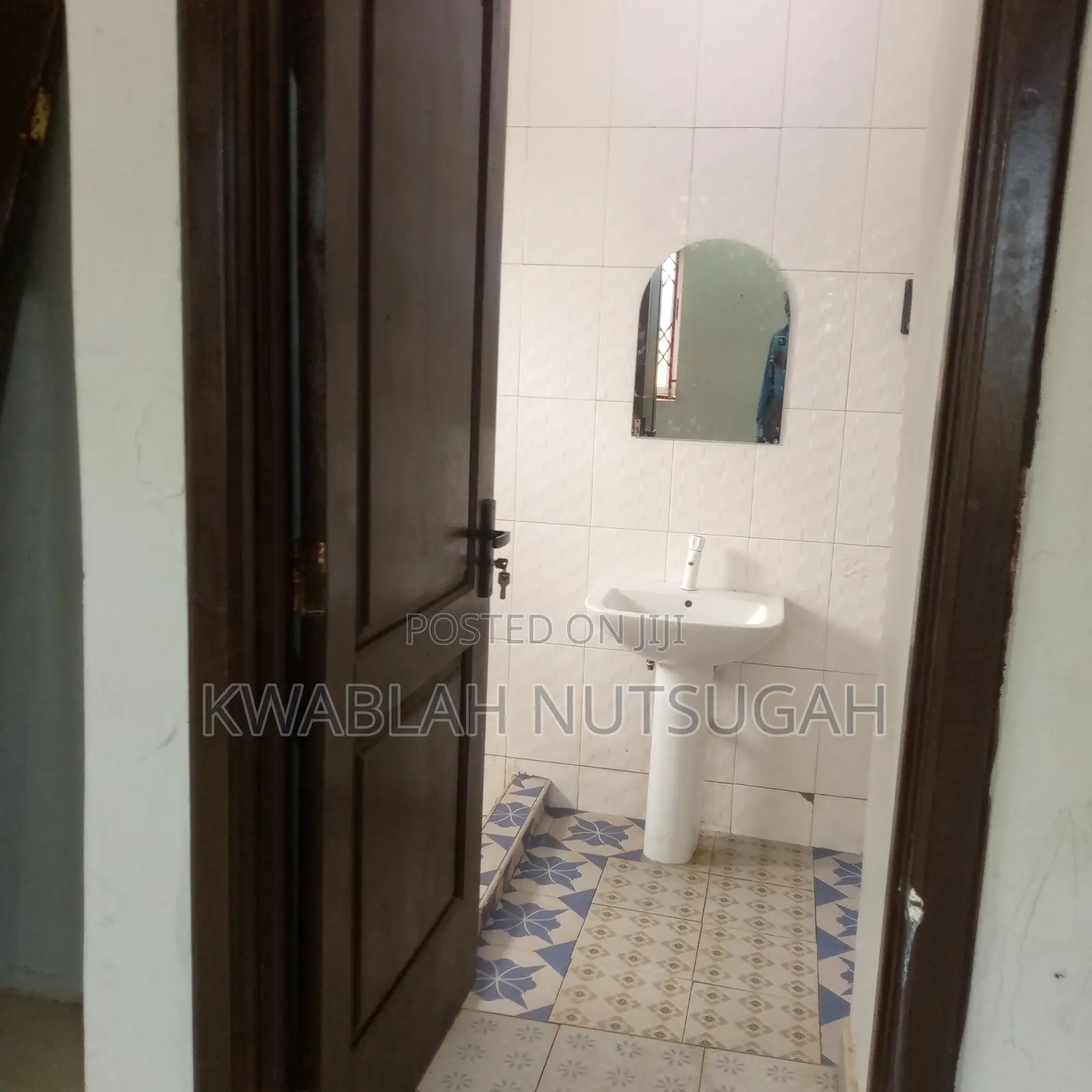 1bdrm Room & Parlour in Cold Store for rent
