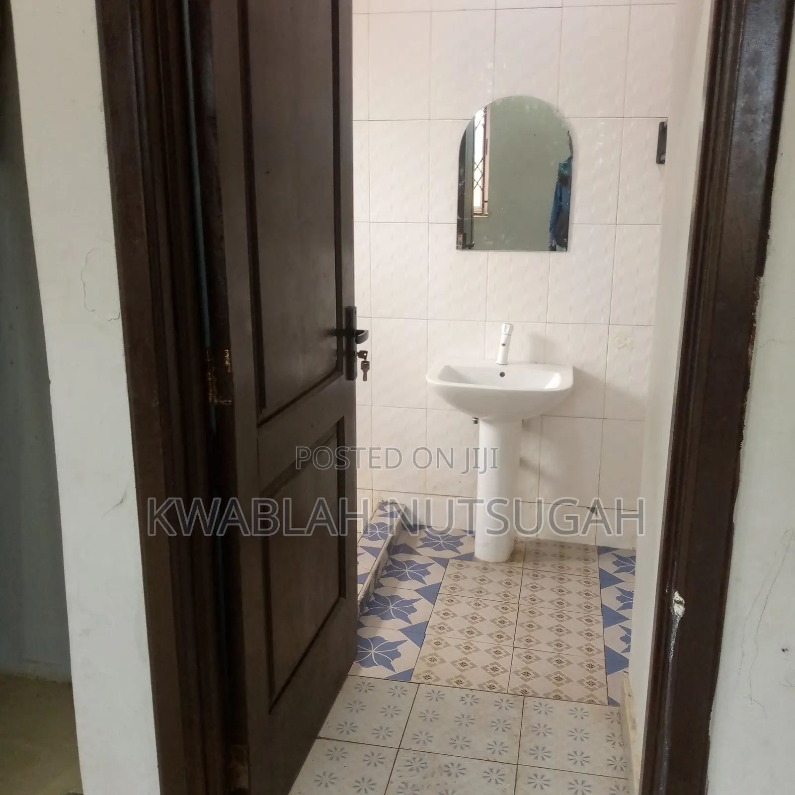 1bdrm Room & Parlour in Cold Store for rent