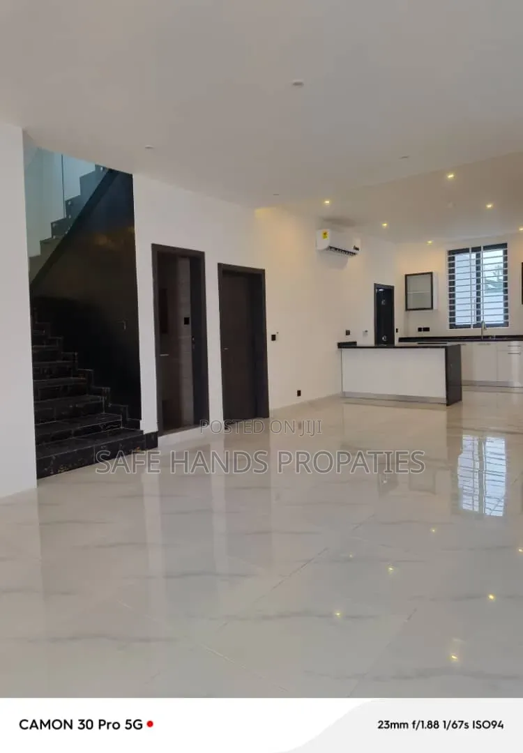 Furnished 5bdrm House in Botwe, Accra Metropolitan for sale