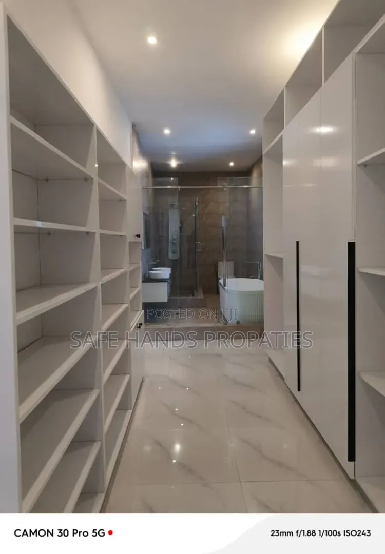 Furnished 5bdrm House in Botwe, Accra Metropolitan for sale