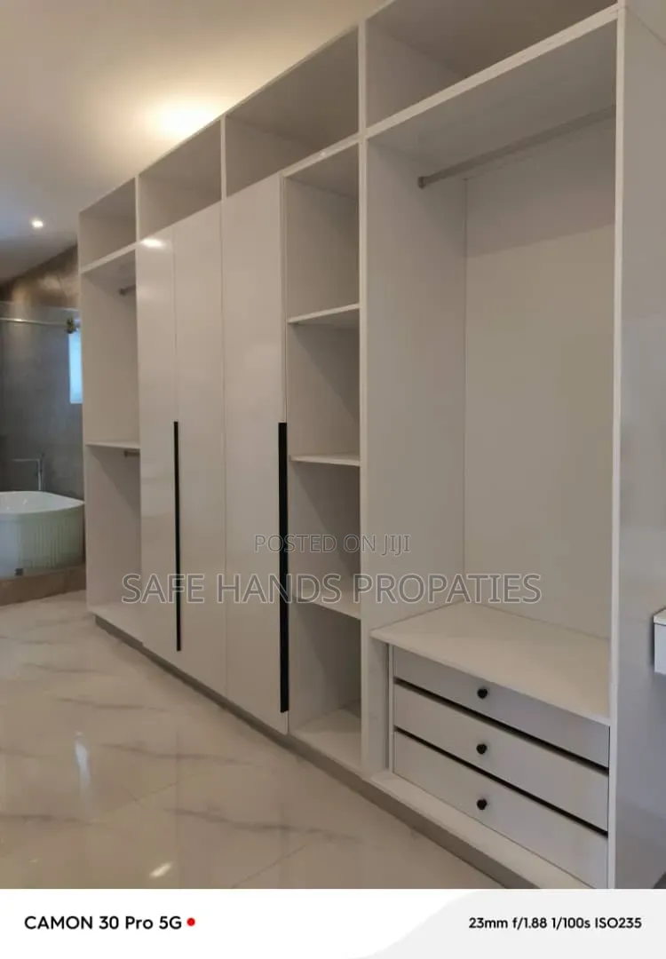 Furnished 5bdrm House in Botwe, Accra Metropolitan for sale