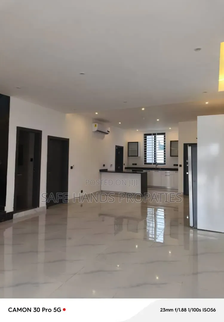 Furnished 5bdrm House in Botwe, Accra Metropolitan for sale
