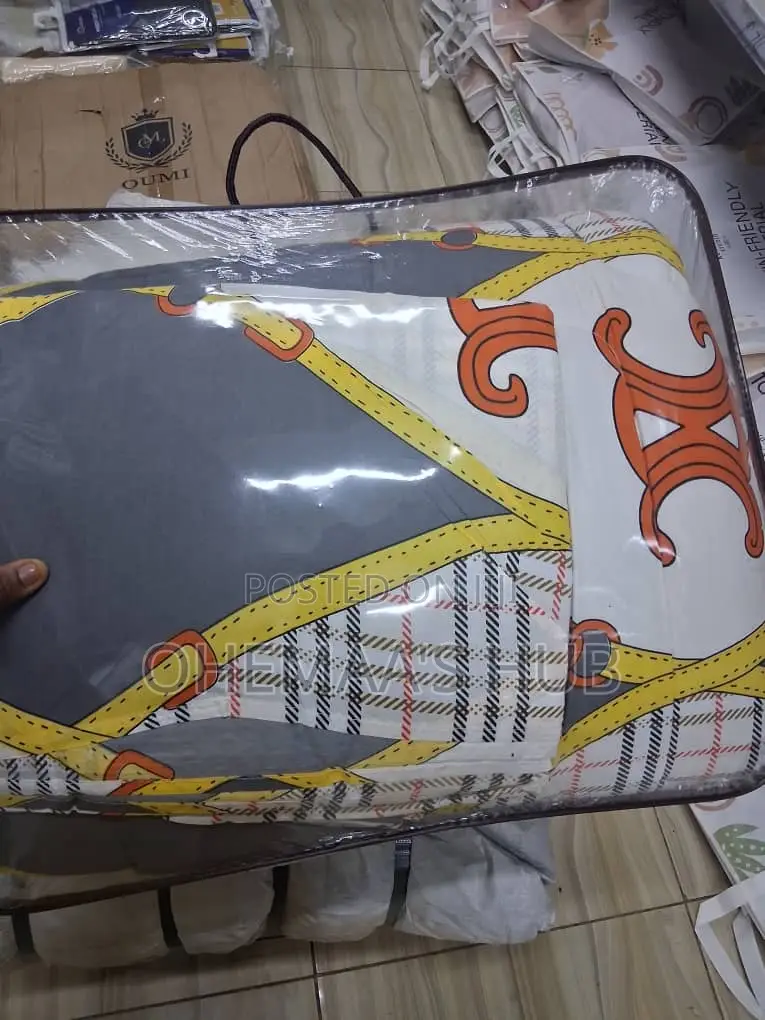 1 Duvet Cover, 2bedsheets, 2pillow Cases