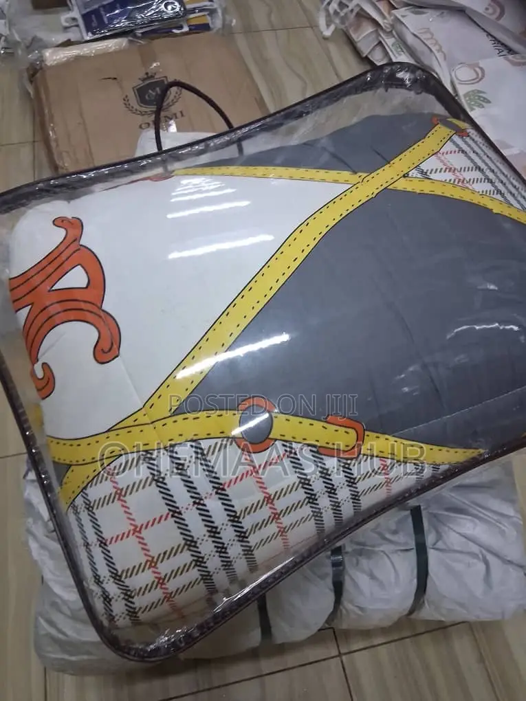 1 Duvet Cover, 2bedsheets, 2pillow Cases
