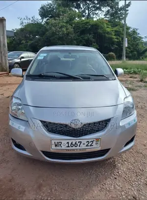 Toyota Belta 2010 Silver