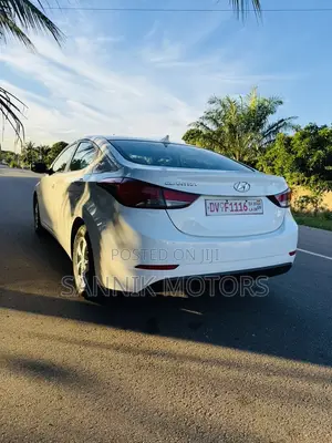 Hyundai Elantra SE 4dr Sedan (1.8L 4cyl 6A) 2014 White