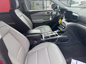 Ford Explorer 2023 Red