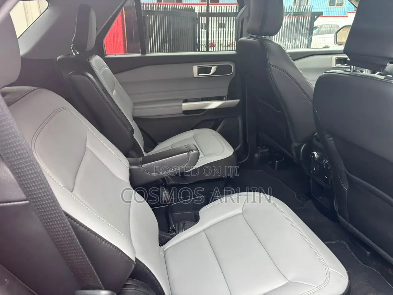 Ford Explorer 2023 Red