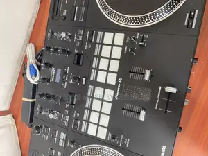 Pioneer DDJ Rev 7 Controller