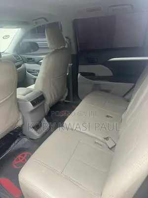 Toyota Highlander LE 2019 Silver