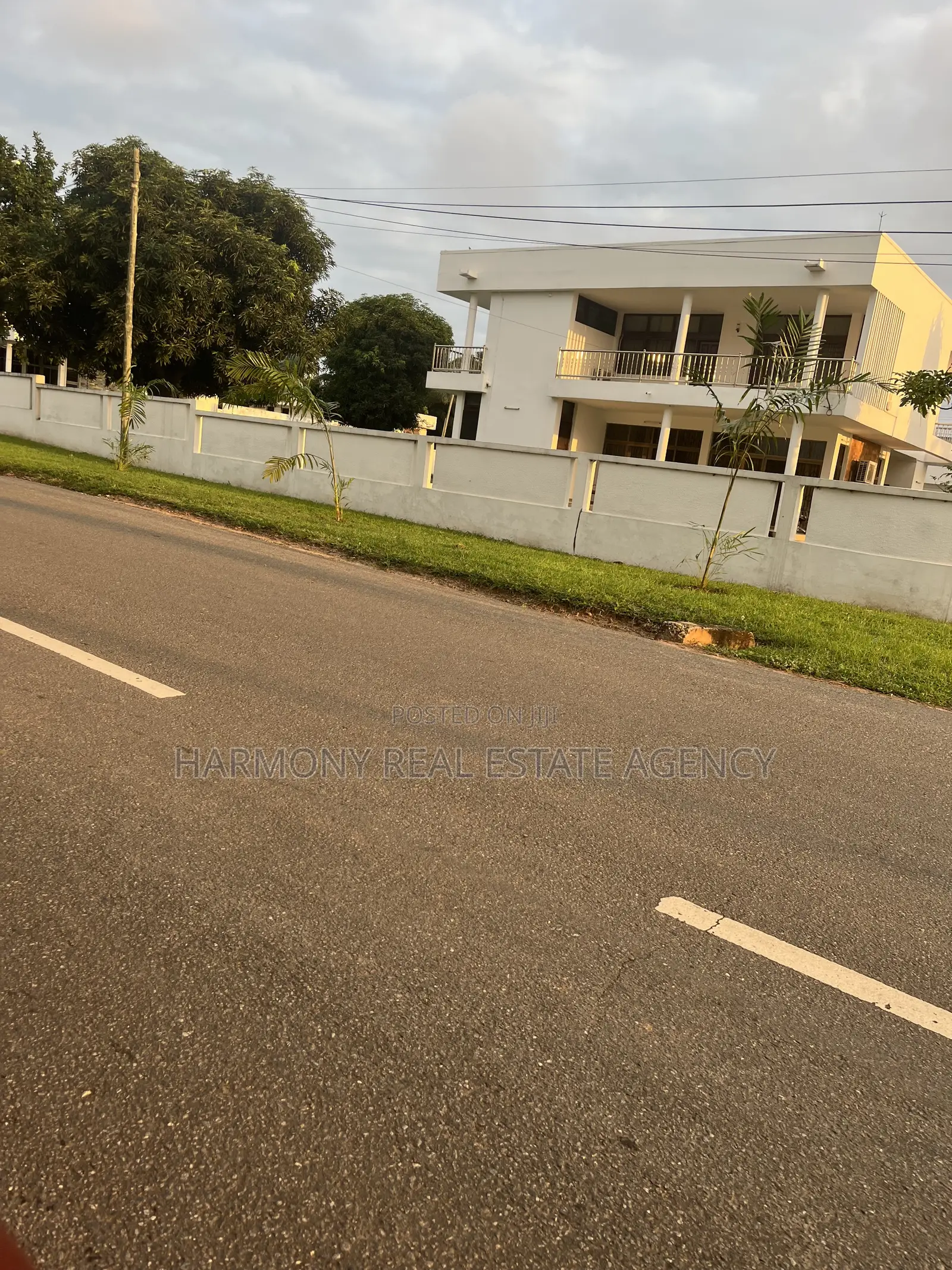 16bdrm House in Airport Residential Area for rent