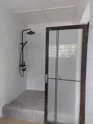 16bdrm House in Airport Residential Area for rent