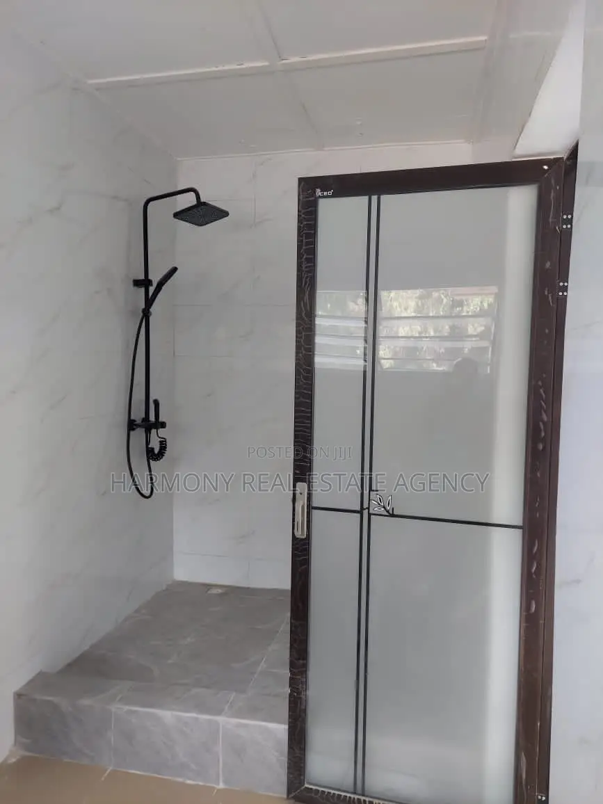 16bdrm House in Airport Residential Area for rent