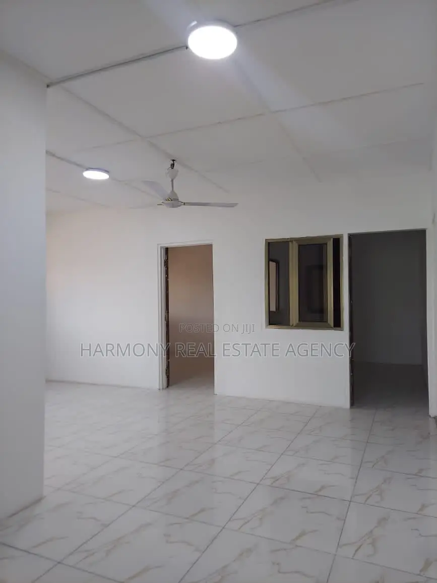 16bdrm House in Airport Residential Area for rent