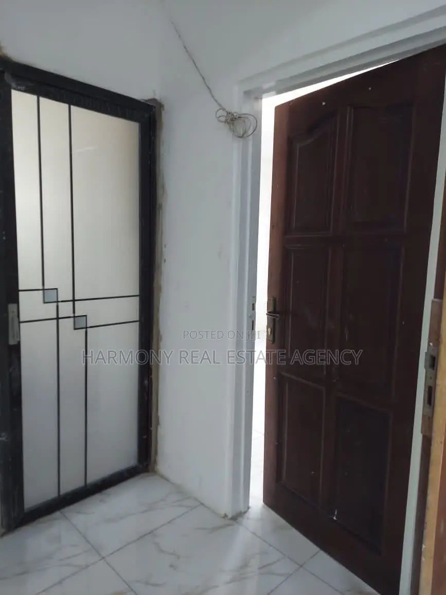 16bdrm House in Airport Residential Area for rent