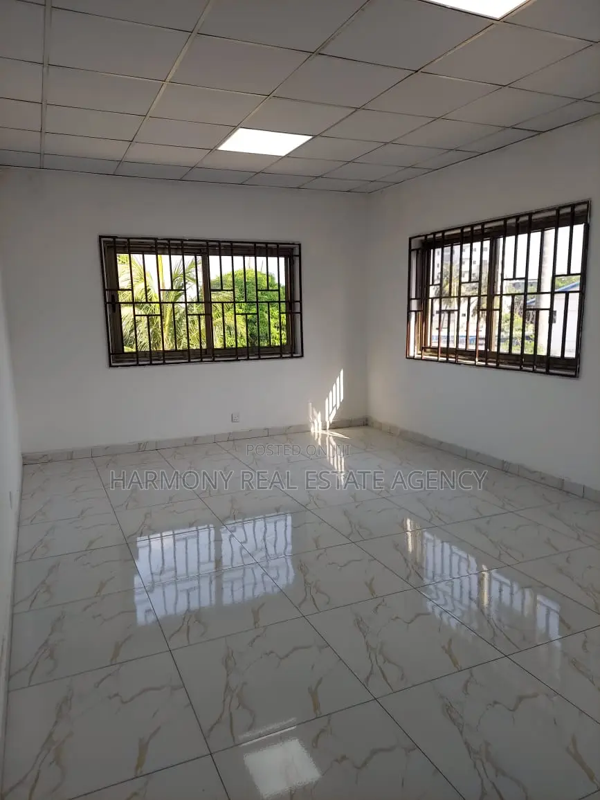 16bdrm House in Airport Residential Area for rent